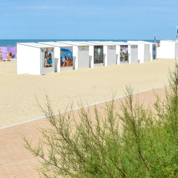 vakantie in sint-idesbald strandkabines emilie collard vakantie aan zee.png