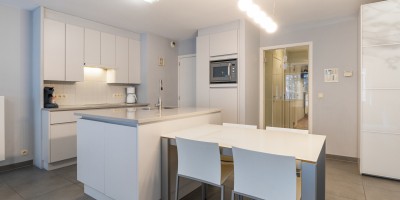 Guapo_Gelijksvloers_tuin_2_slaapkamers_terras_garage_Nestor_de_Tièrestraat_Knokke (8).jpg