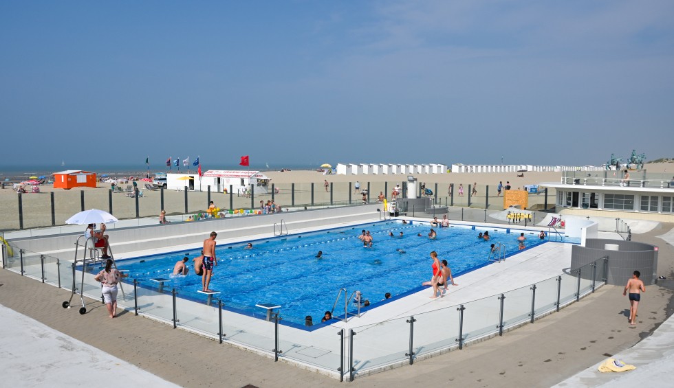 Openluchtzwembad zeedijk Oostduinkerke