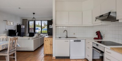 Condor_21_Ysermonde_Nieuwpoort_vakantieverhuur_keuken_living.jpg