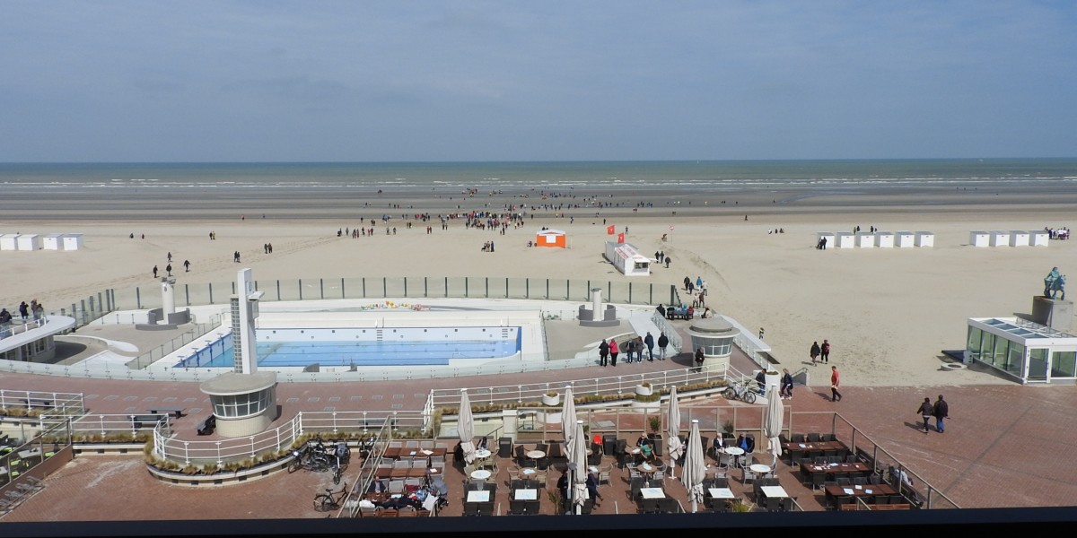 Grand Hotel B4 uitzicht terras.JPG