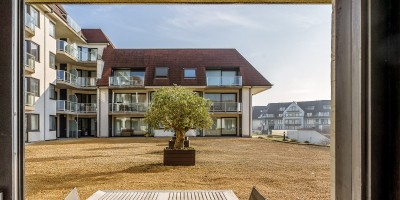 Eden Beach B60binnenplein zicht terras.jpg