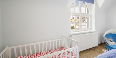 Villa_Azur_Westende_Bad_vakantieverhuur_centrum_Villa_babybed_kamer_2.jpg