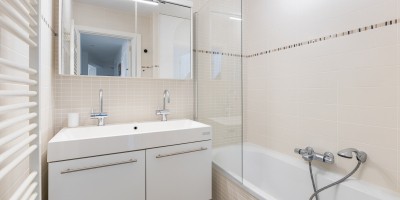 Malibu_beach_0201_vakantieverhuur_Sint-Idesbald_badkamer_bad.jpg