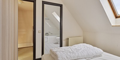 Condor_10_Ysermonde_vakantieverhuur_dubbelbed_badkamer.jpg