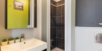 SanthooftE0504_studio_zonnekant_centrum_huren_Nieuwpoort_badkamer.jpg