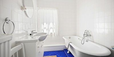 Villa_Azur_Westende-Bad_vakantieverhuur_centrum_Villa_badkamer_bad.jpg