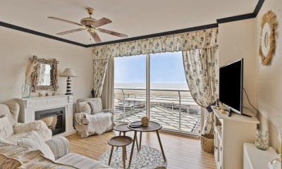 Zeedijk_Blankenberge_2_slaapkamers_frontaal_zeezicht_balkon_Nordic_A1 (8).jpg