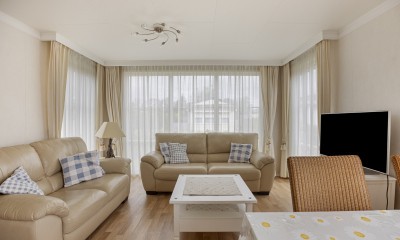 Chalet_190_Polderpark_Nieuwpoort_vakantieverhuur_living.jpg
