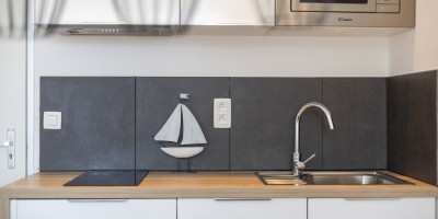 SanthooftE0504_studio_zonnekant_centrum_huren_Nieuwpoort_keuken2.jpg