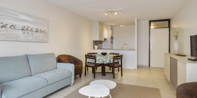 Wellington_C2_Modern_appartement_1_ slaapkamer_streepje zeezicht (7).jpg