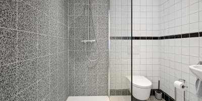 Villa_Azur_Westende_Bad_vakantieverhuur_centrum_Villa_badkamer_douche_2.jpg