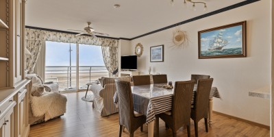 Zeedijk_Blankenberge_2_slaapkamers_frontaal_zeezicht_balkon_Nordic_A1 (9).jpg